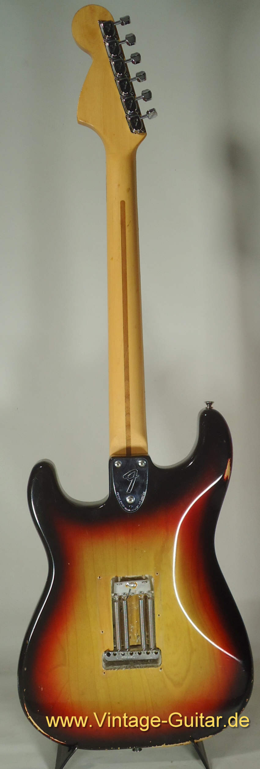 Fender Stratocaster 1976 sunburst white parts b.jpg